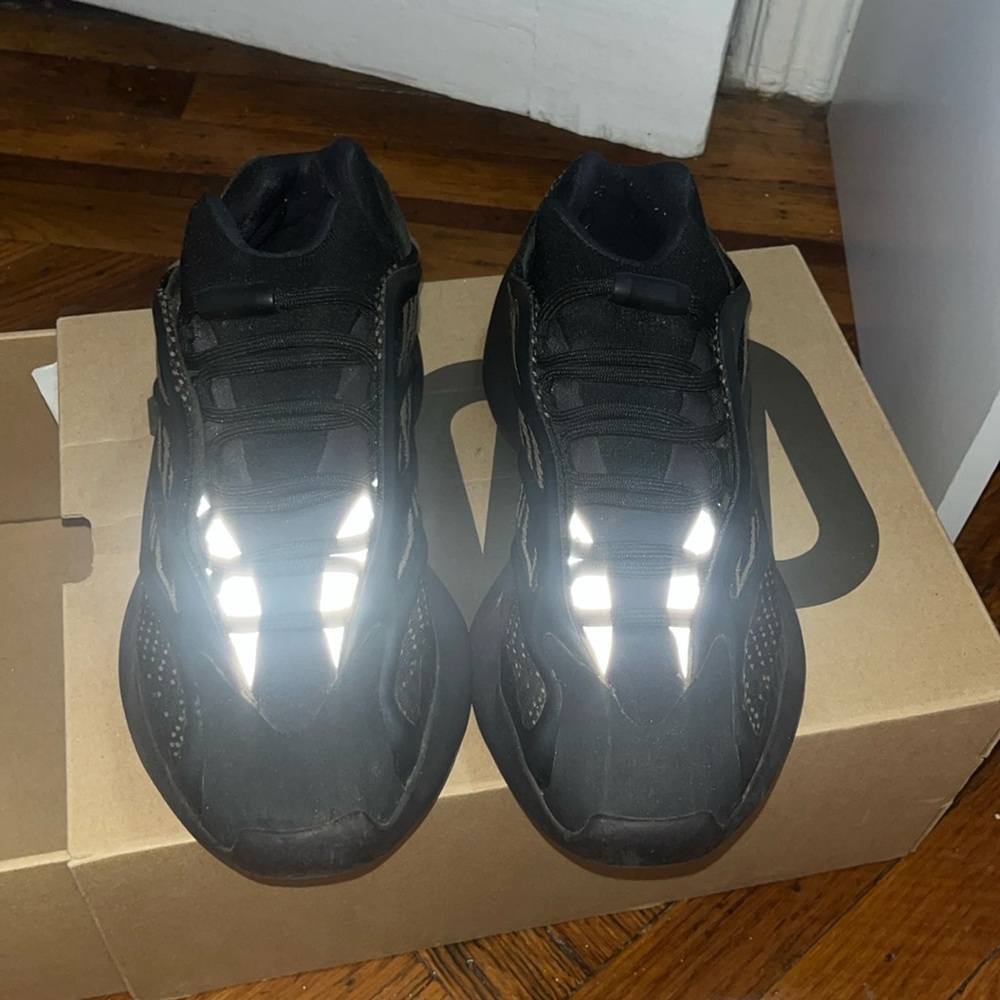Adidas Yeezy 700 v3
